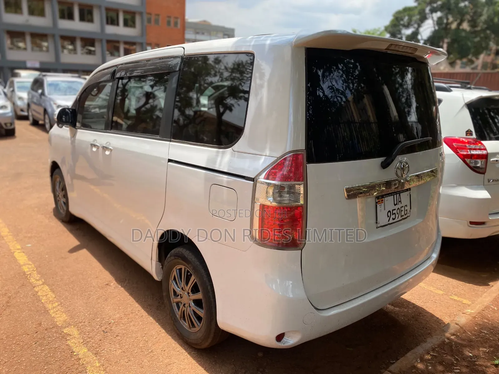 Toyota Noah 2009 White