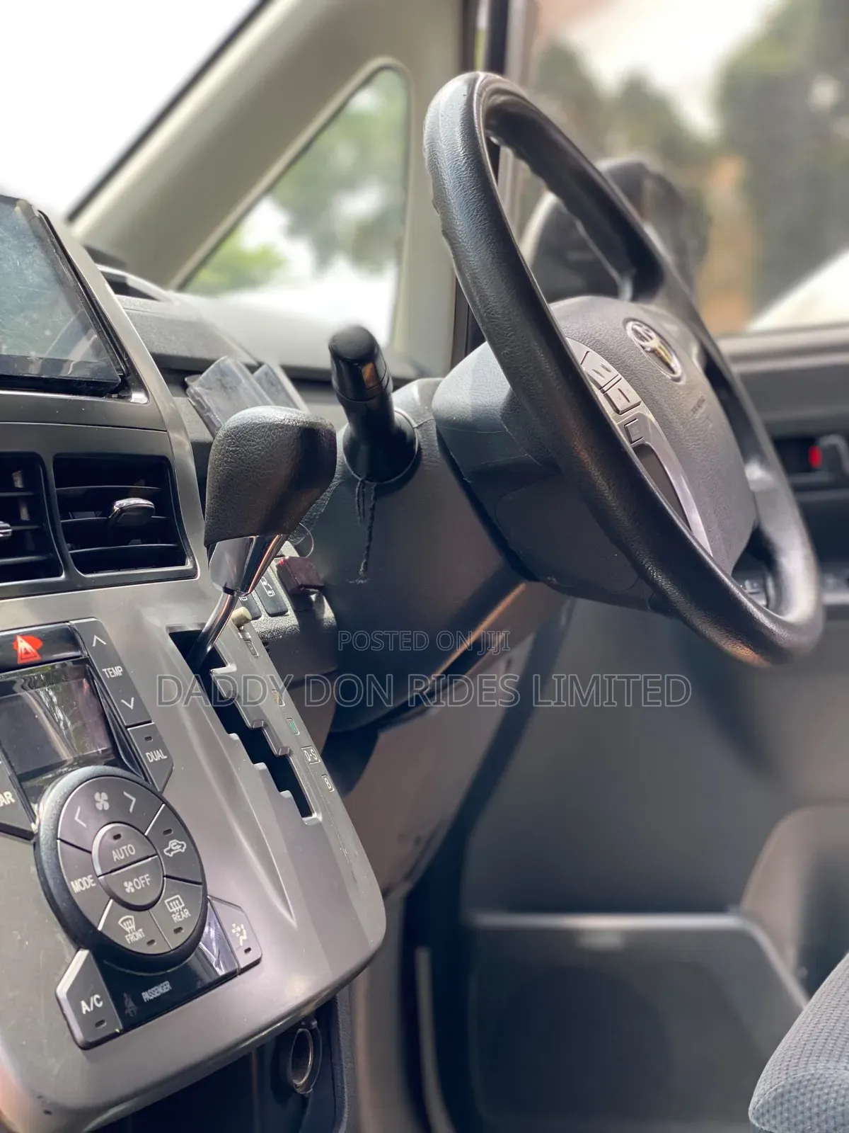 Toyota Noah 2009 White