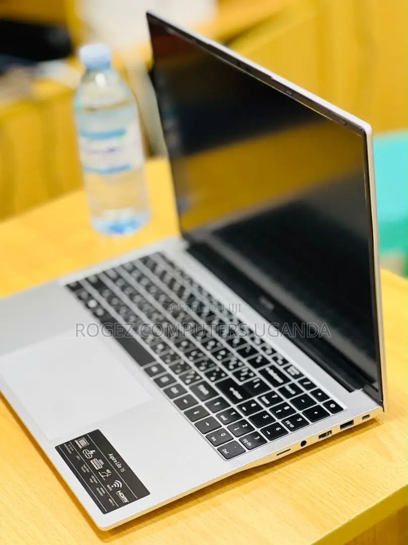 New Laptop Acer Aspire Lite 16 8GB Intel Core i7 SSD 512GB
