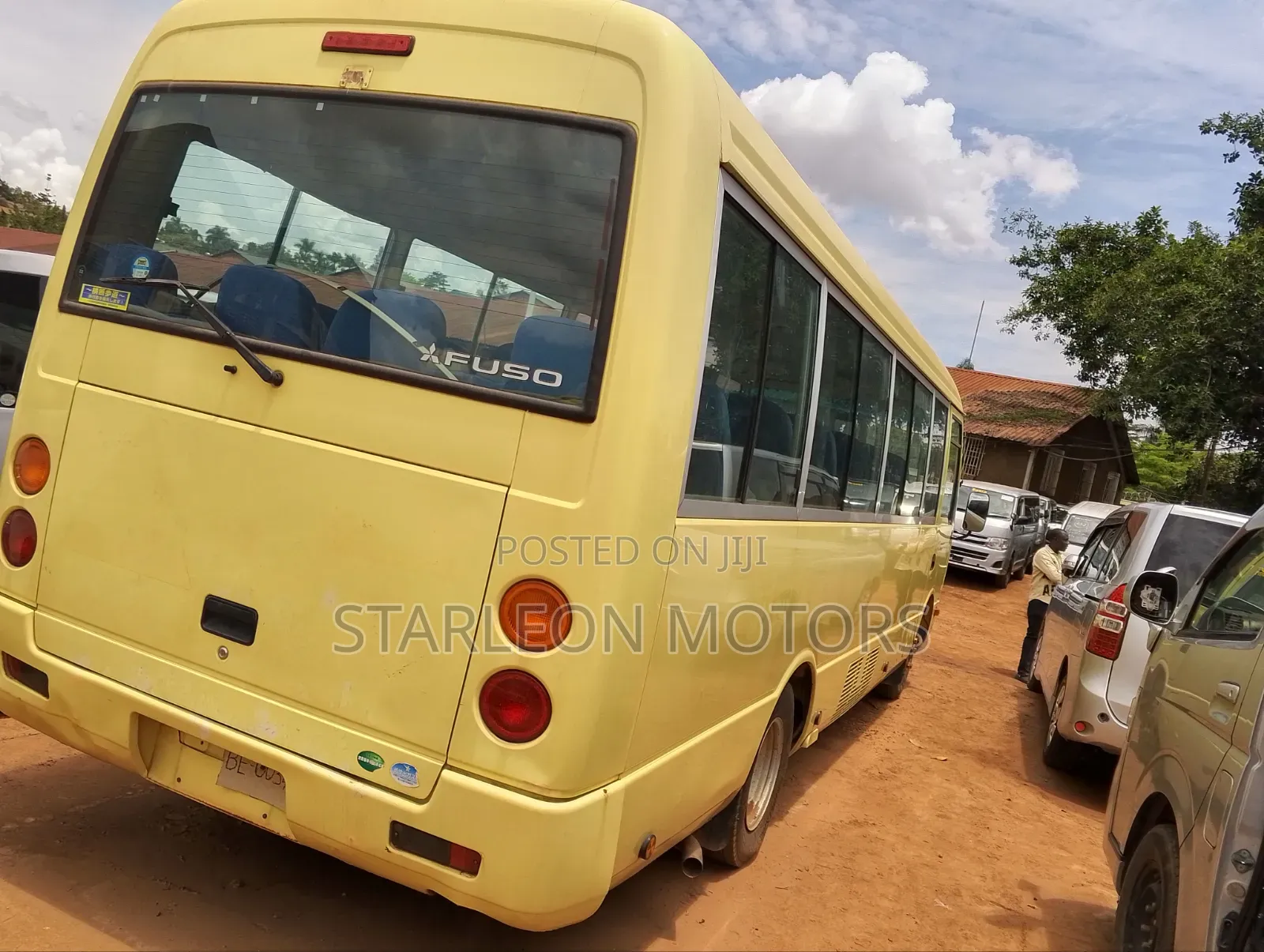 Mitsubishi Fuso Rosa 2016 Yellow