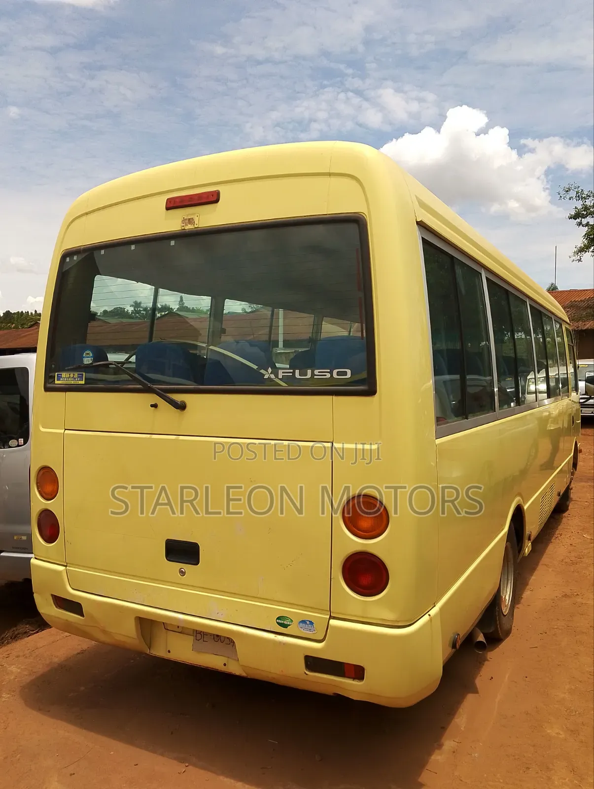 Mitsubishi Fuso Rosa 2016 Yellow