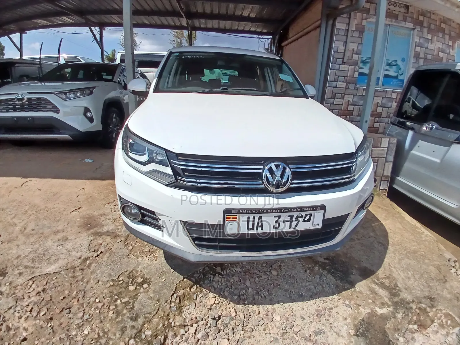 Volkswagen Tiguan R-Line 4Motion 4dr SUV AWD (2.0L 4cyl Turbo 6A) 2014