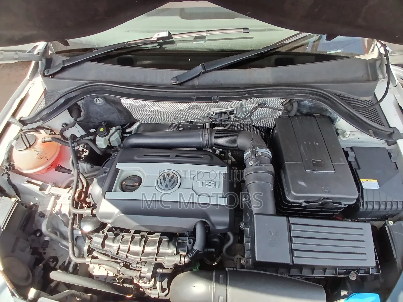 Volkswagen Tiguan R-Line 4Motion 4dr SUV AWD (2.0L 4cyl Turbo 6A) 2014