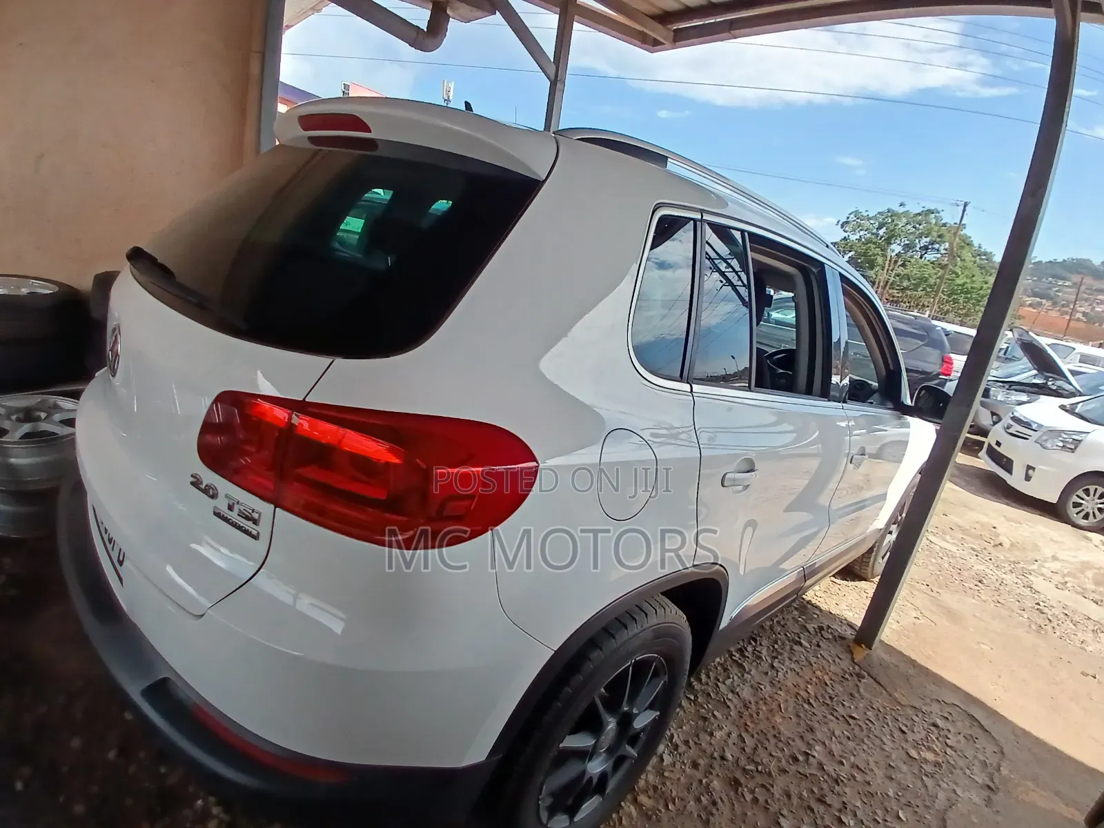 Volkswagen Tiguan R-Line 4Motion 4dr SUV AWD (2.0L 4cyl Turbo 6A) 2014