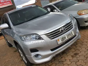 Toyota Vanguard 2010 Silver