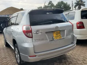 Toyota Vanguard 2010 Silver
