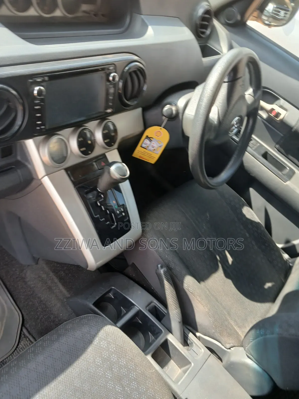 Toyota Corolla Rumion Hatchback 1.8 FWD 2011 White