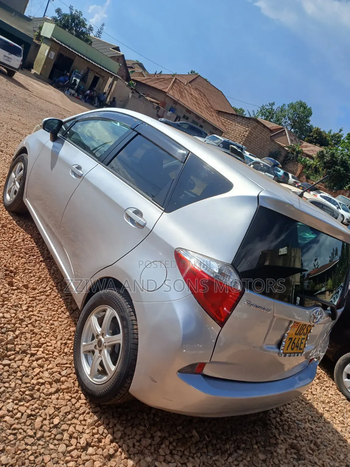 Toyota Ractis 1.5 FWD 2012 Silver