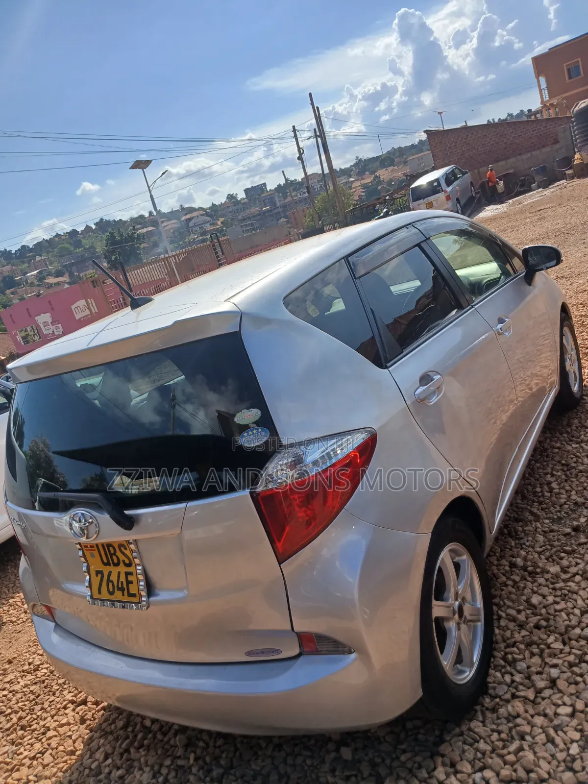 Toyota Ractis 1.5 FWD 2012 Silver