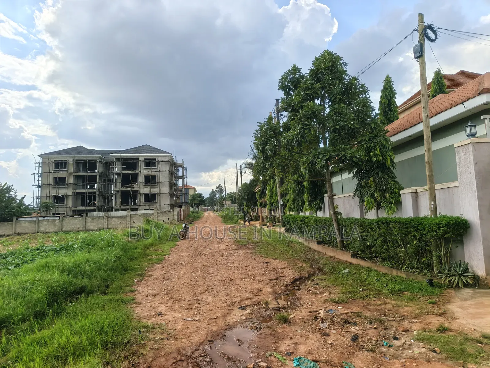 Namugongo Opposite Matyrs Shrine 100×100feet Titled Land Onsale 140m