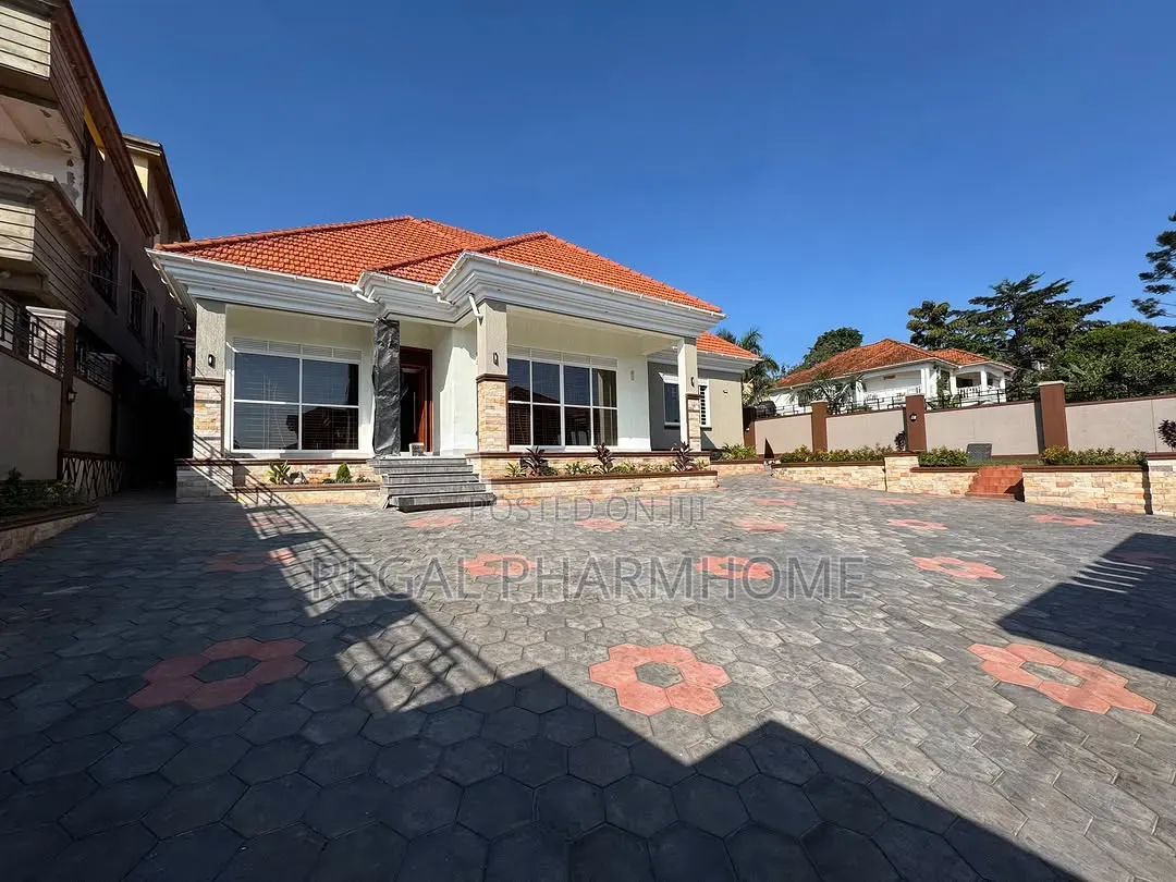 3bdrm Bungalow in Munyonyo Kigo, Central Division for rent