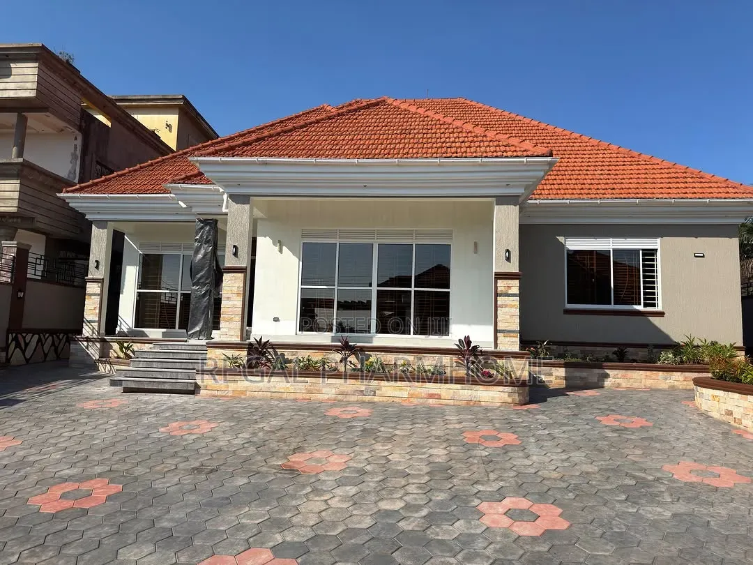 3bdrm Bungalow in Munyonyo Kigo, Central Division for rent