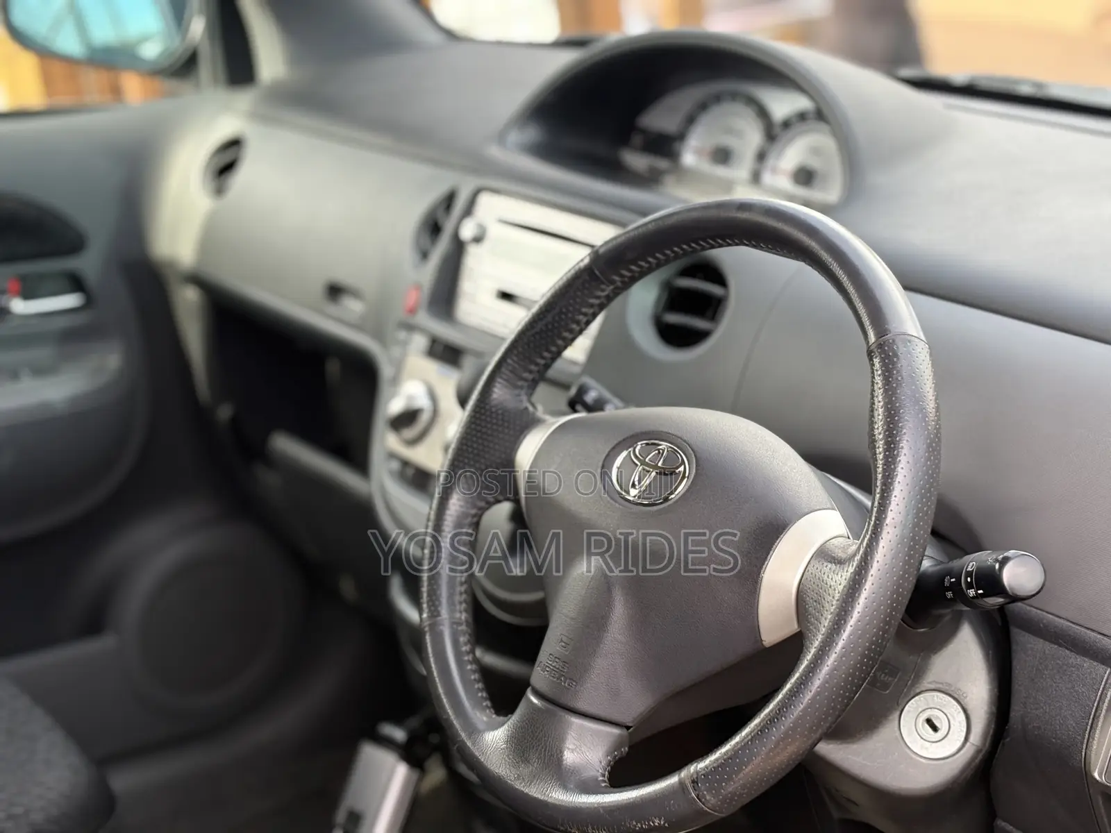 Toyota Sienta 1.5 FWD 2012 Silver