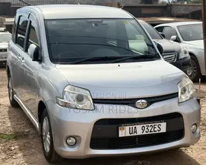 Toyota Sienta 1.5 FWD 2012 Silver