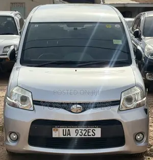Toyota Sienta 1.5 FWD 2012 Silver