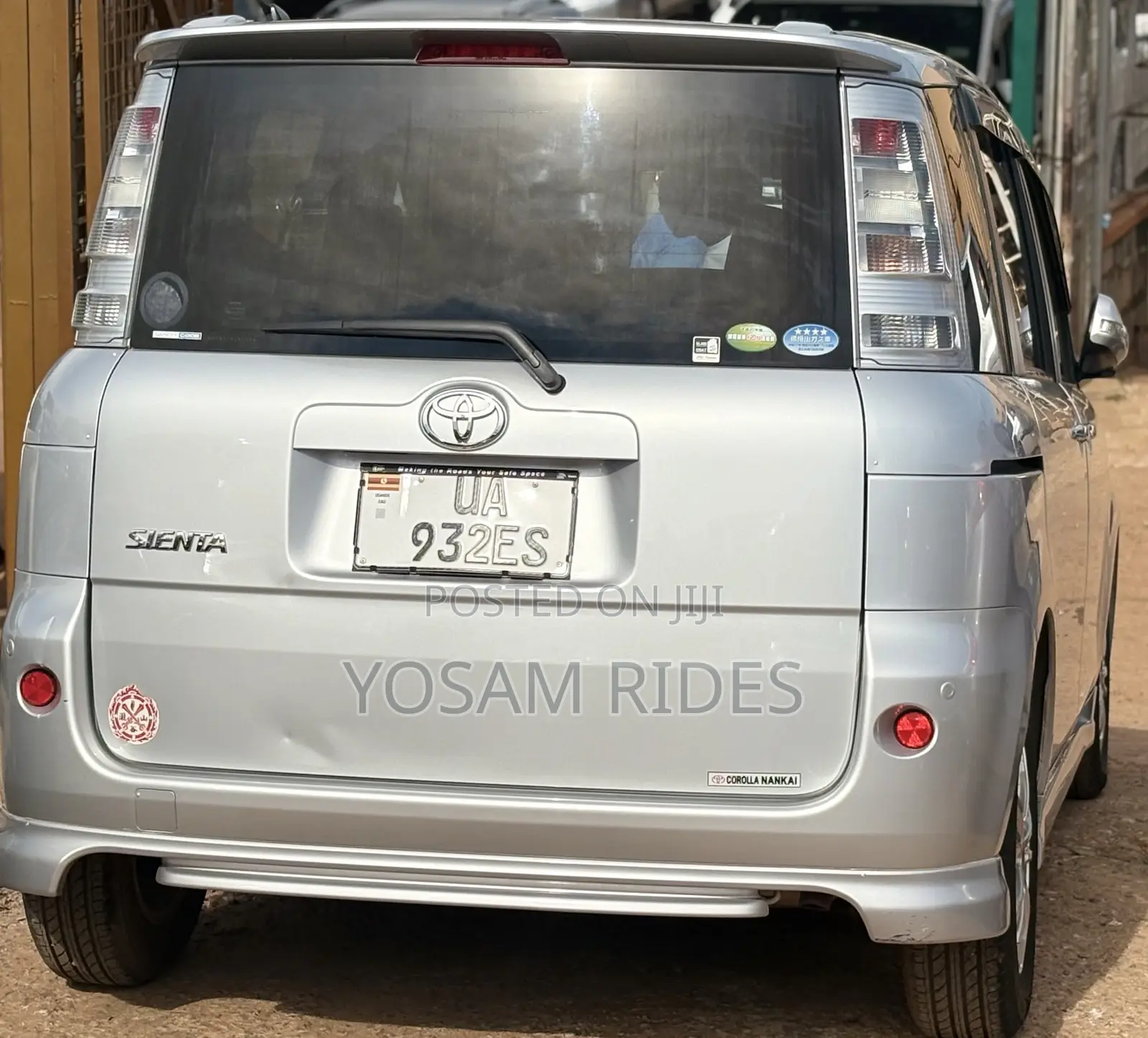 Toyota Sienta 1.5 FWD 2012 Silver