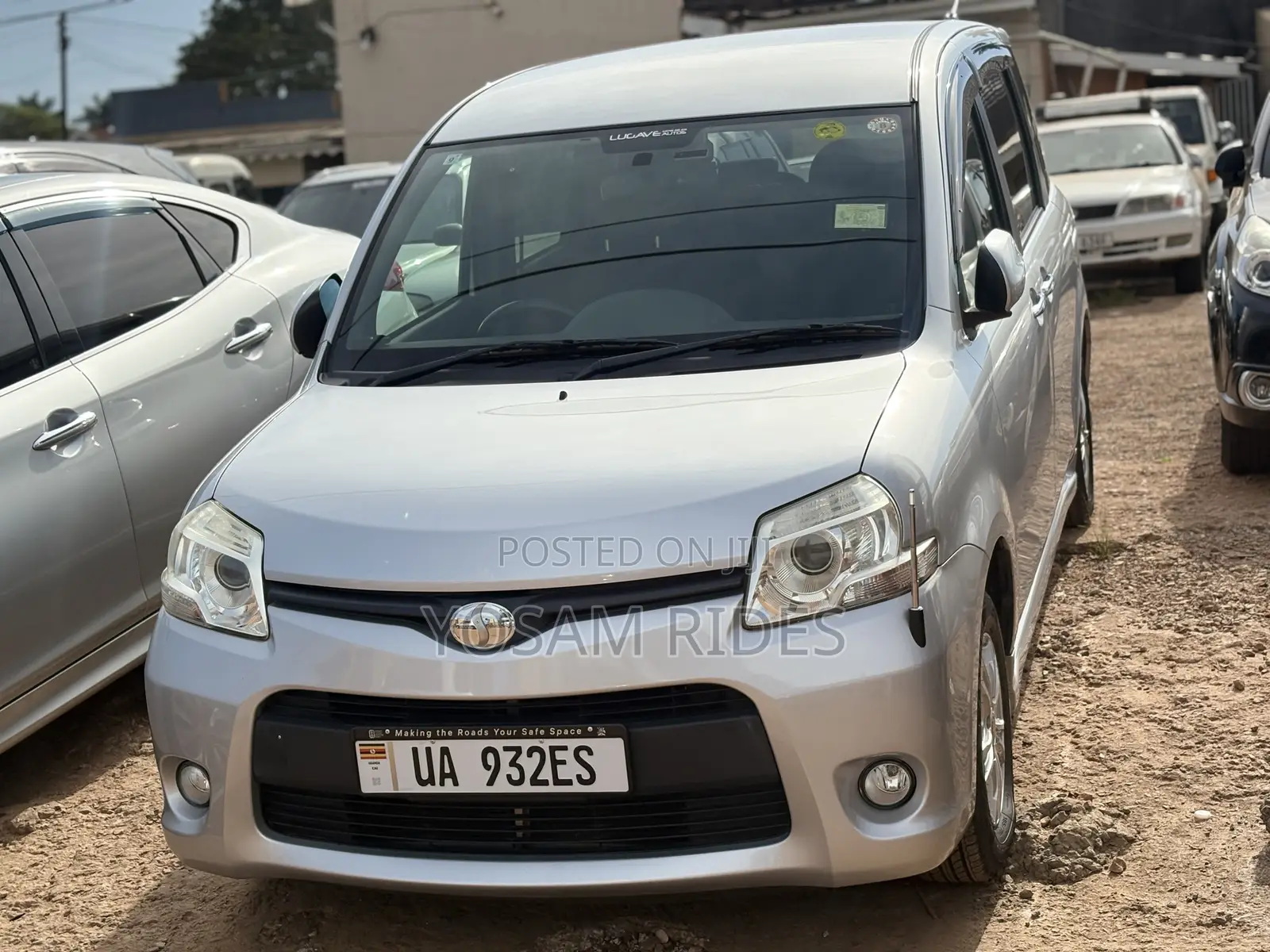 Toyota Sienta 1.5 FWD 2012 Silver