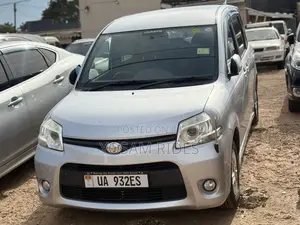 Toyota Sienta 1.5 FWD 2012 Silver