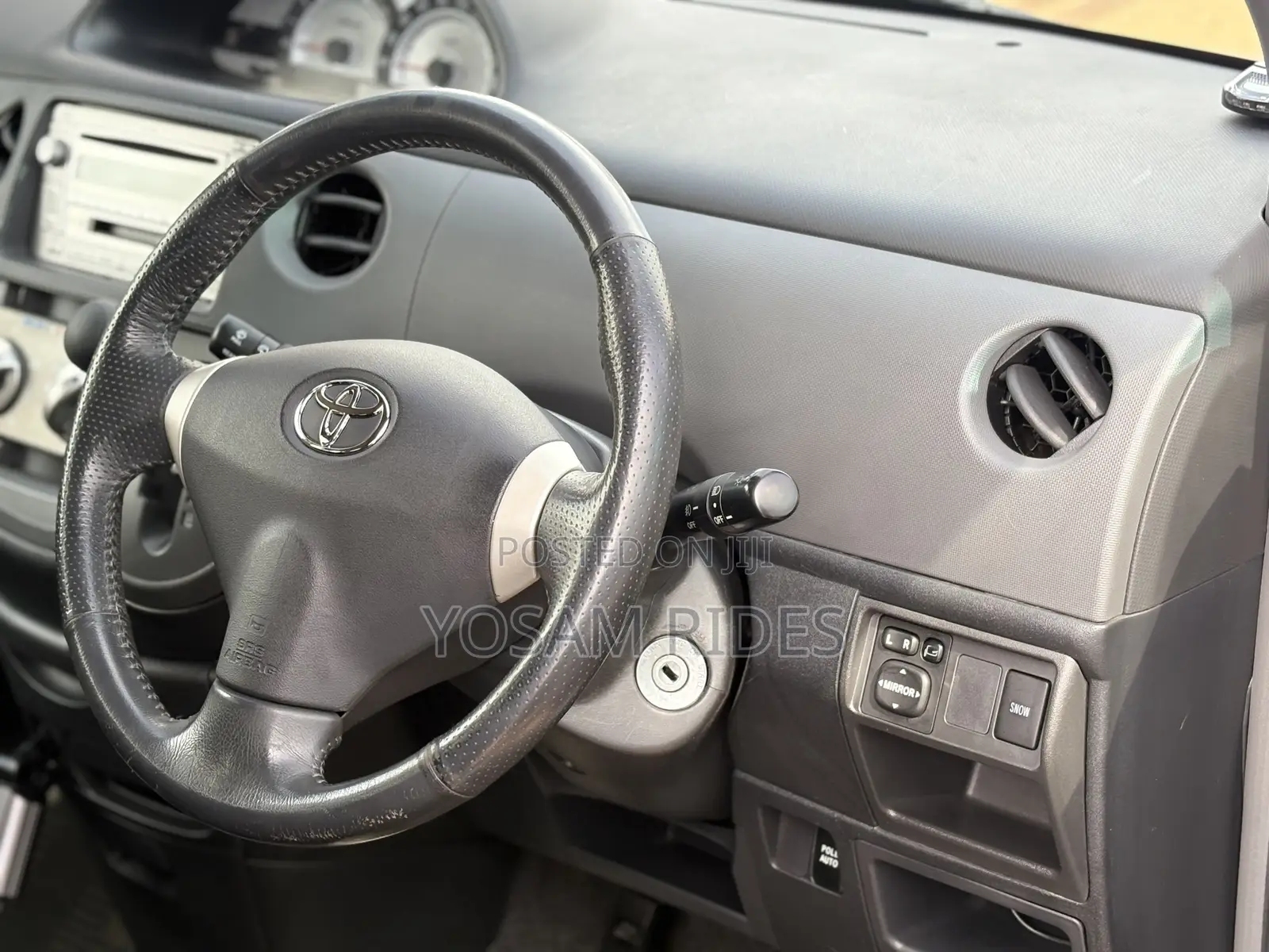 Toyota Sienta 1.5 FWD 2012 Silver