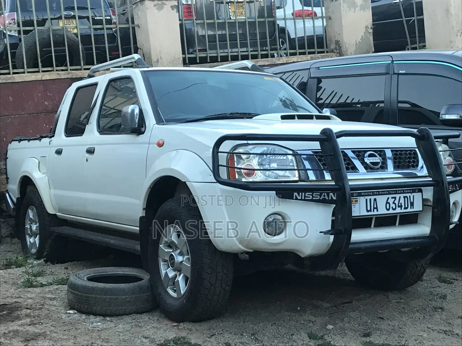 Nissan Hardbody 2013 White