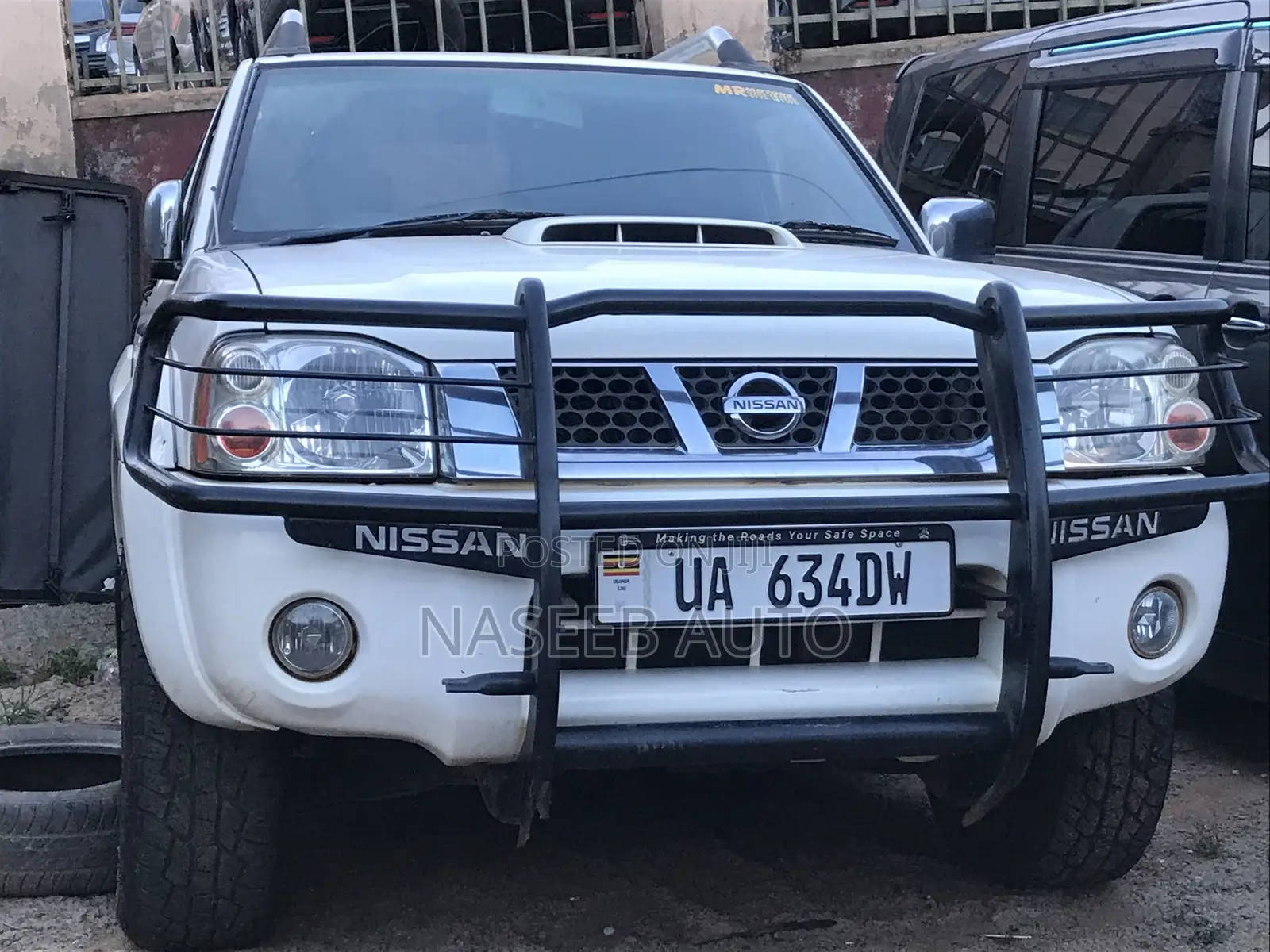 Nissan Hardbody 2013 White