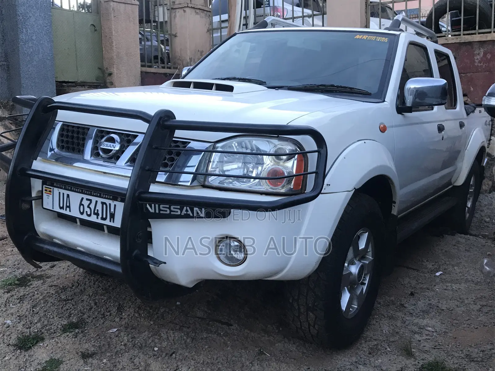 Nissan Hardbody 2013 White