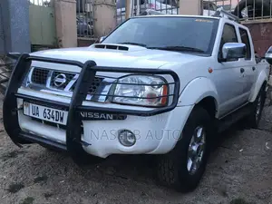 Nissan Hardbody 2013 White