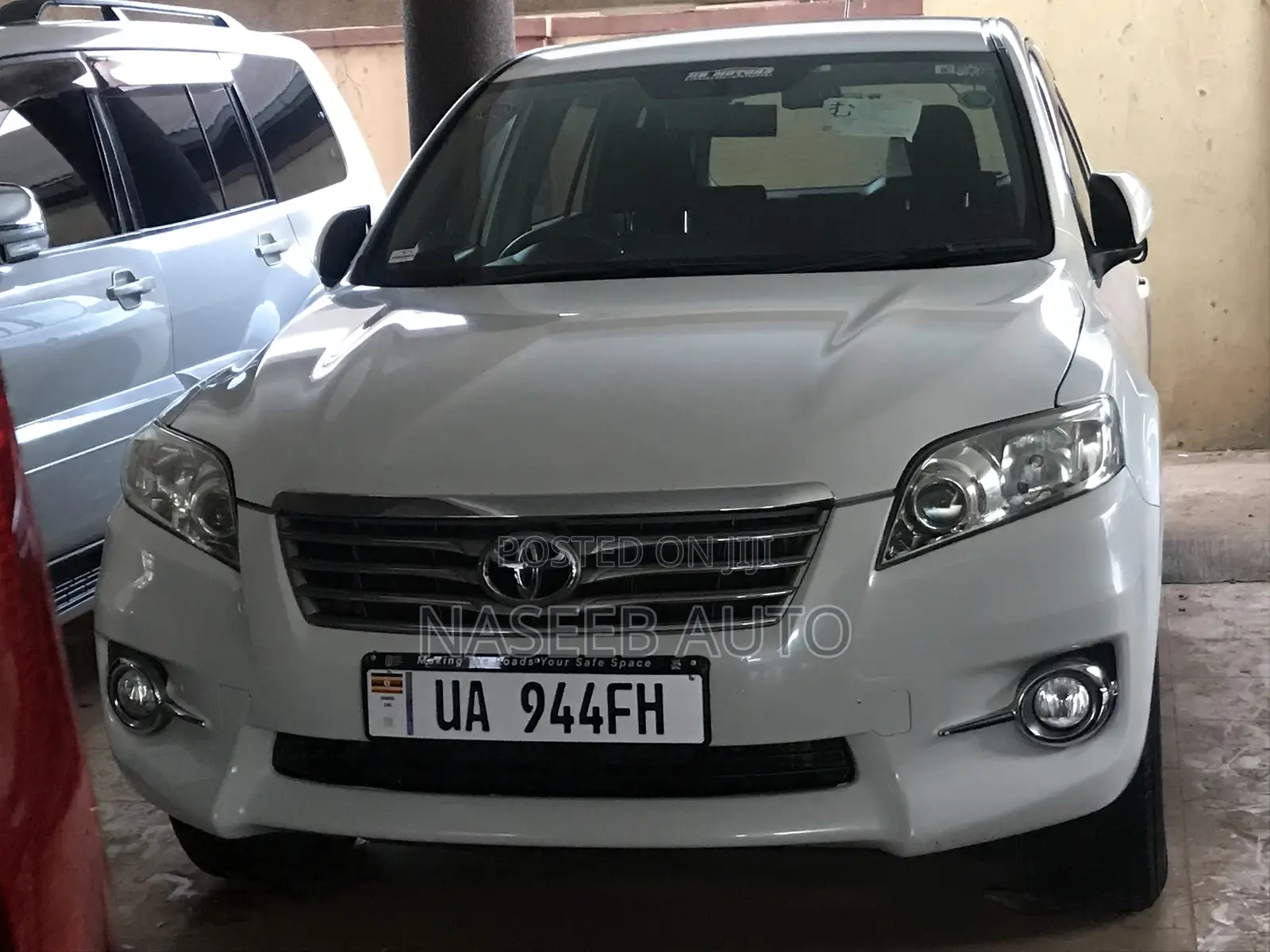Toyota Vanguard 2012 White