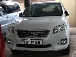 Toyota Vanguard 2012 White