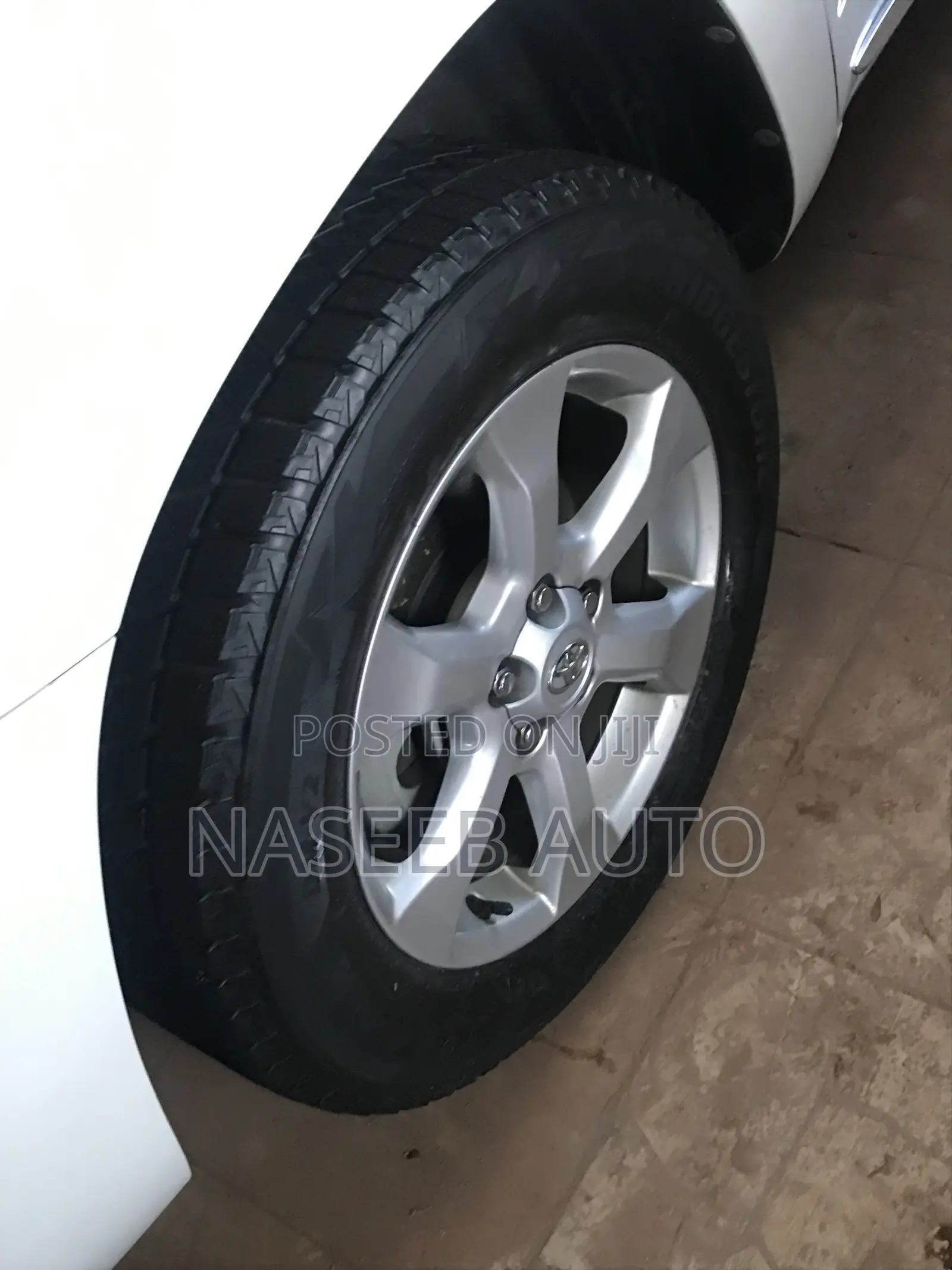 Toyota Vanguard 2012 White