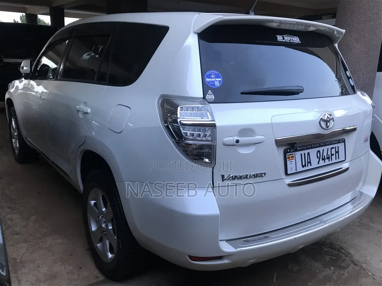 Toyota Vanguard 2012 White