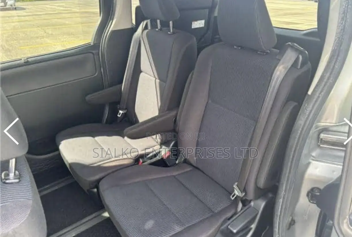 Toyota Noah 2017 Silver