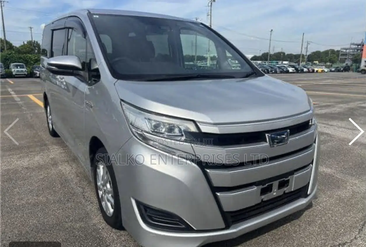 Toyota Noah 2017 Silver