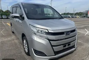 Toyota Noah 2017 Silver