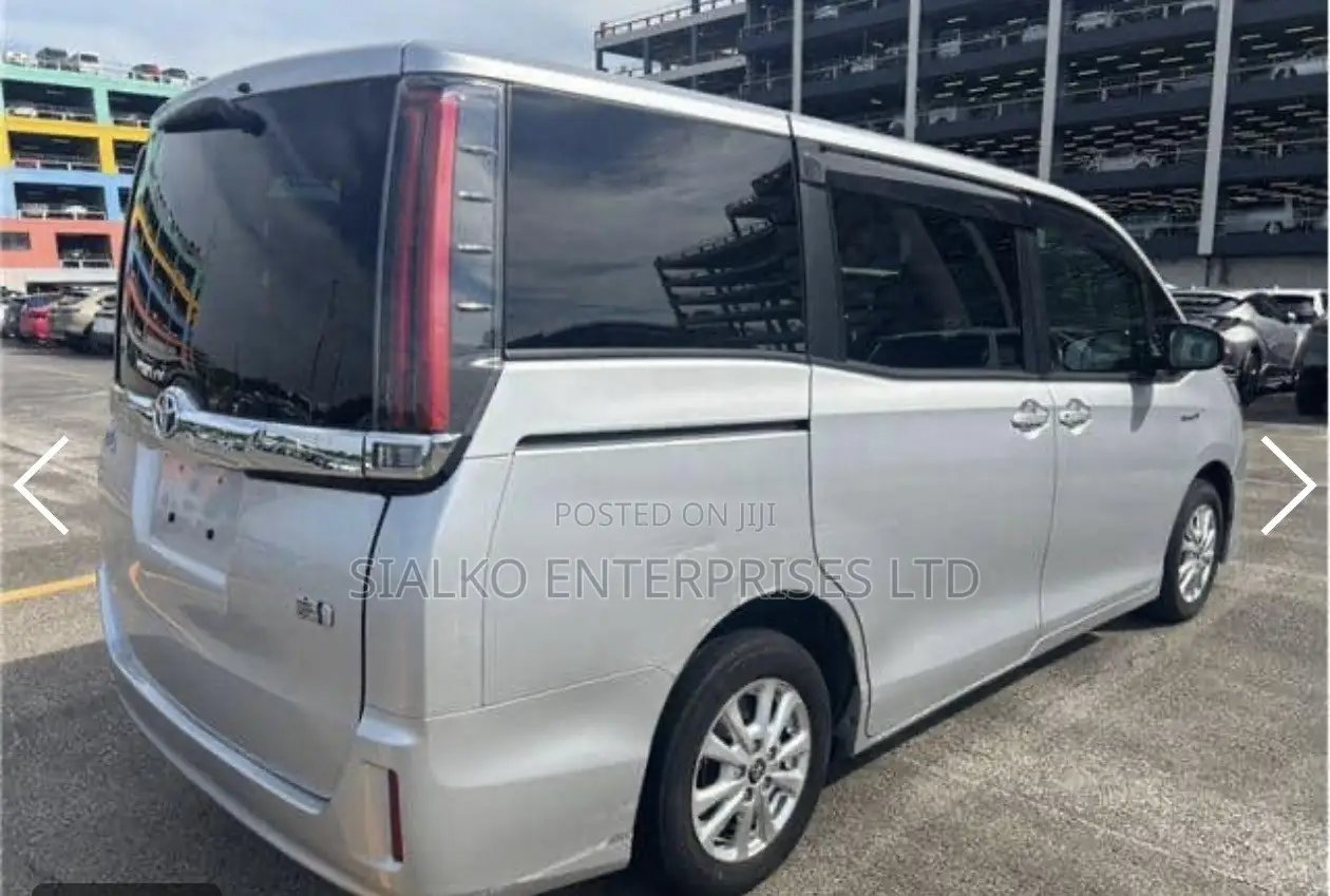 Toyota Noah 2017 Silver