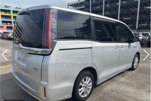 Toyota Noah 2017 Silver