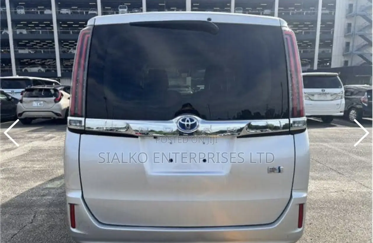Toyota Noah 2017 Silver