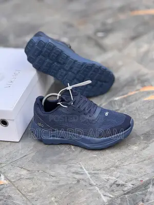 Alo Runner Fit for Gym Lovers & Marathon Lovers