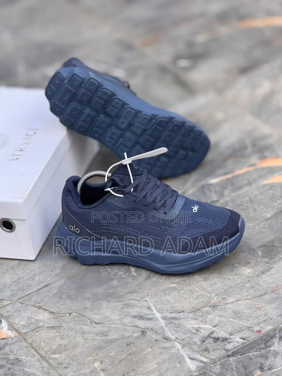Alo Runner Fit for Gym Lovers & Marathon Lovers
