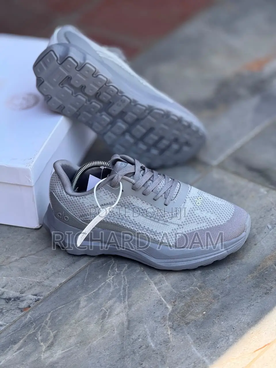 Alo Runner Fit for Gym Lovers & Marathon Lovers