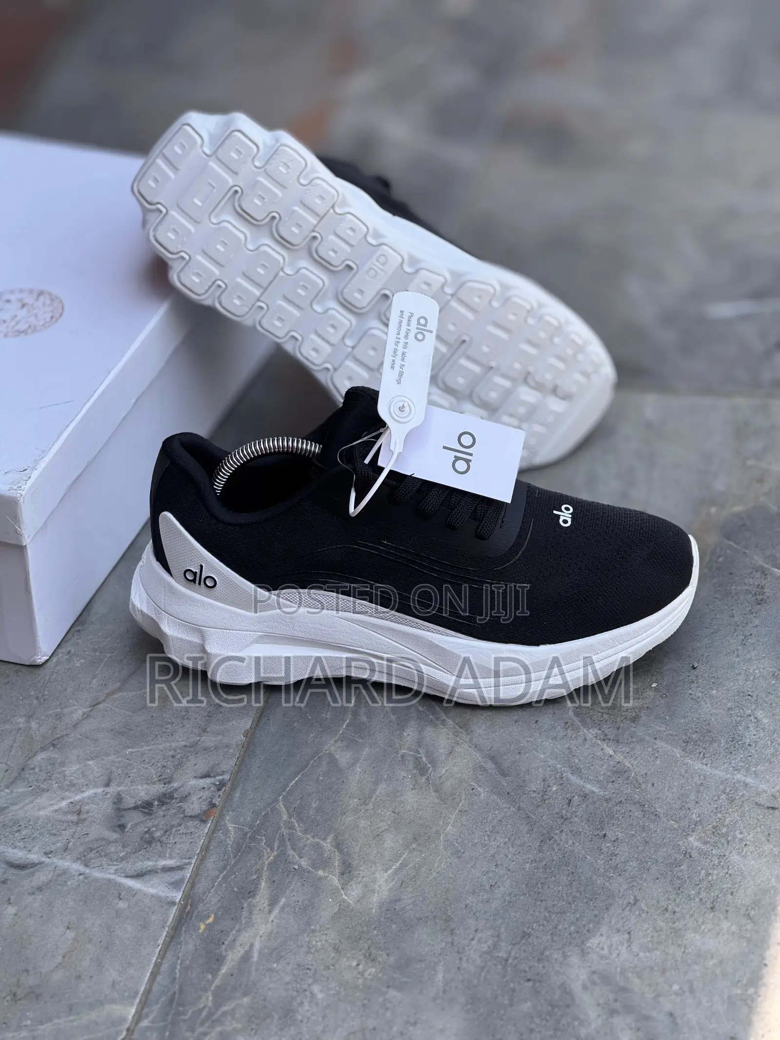 Alo Runner Fit for Gym Lovers & Marathon Lovers