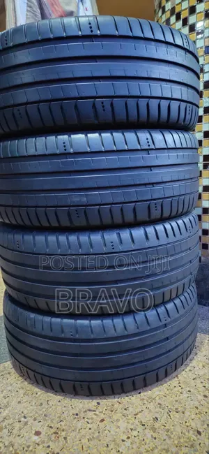 225/40r18 Front Tyres for Benz