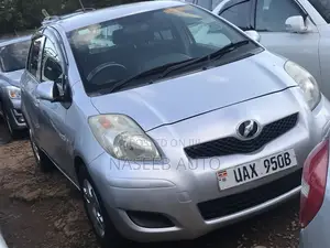 Toyota Vitz 2008 Silver