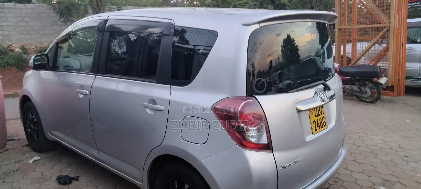 Toyota Ractis 2015 Silver