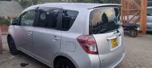 Toyota Ractis 2015 Silver