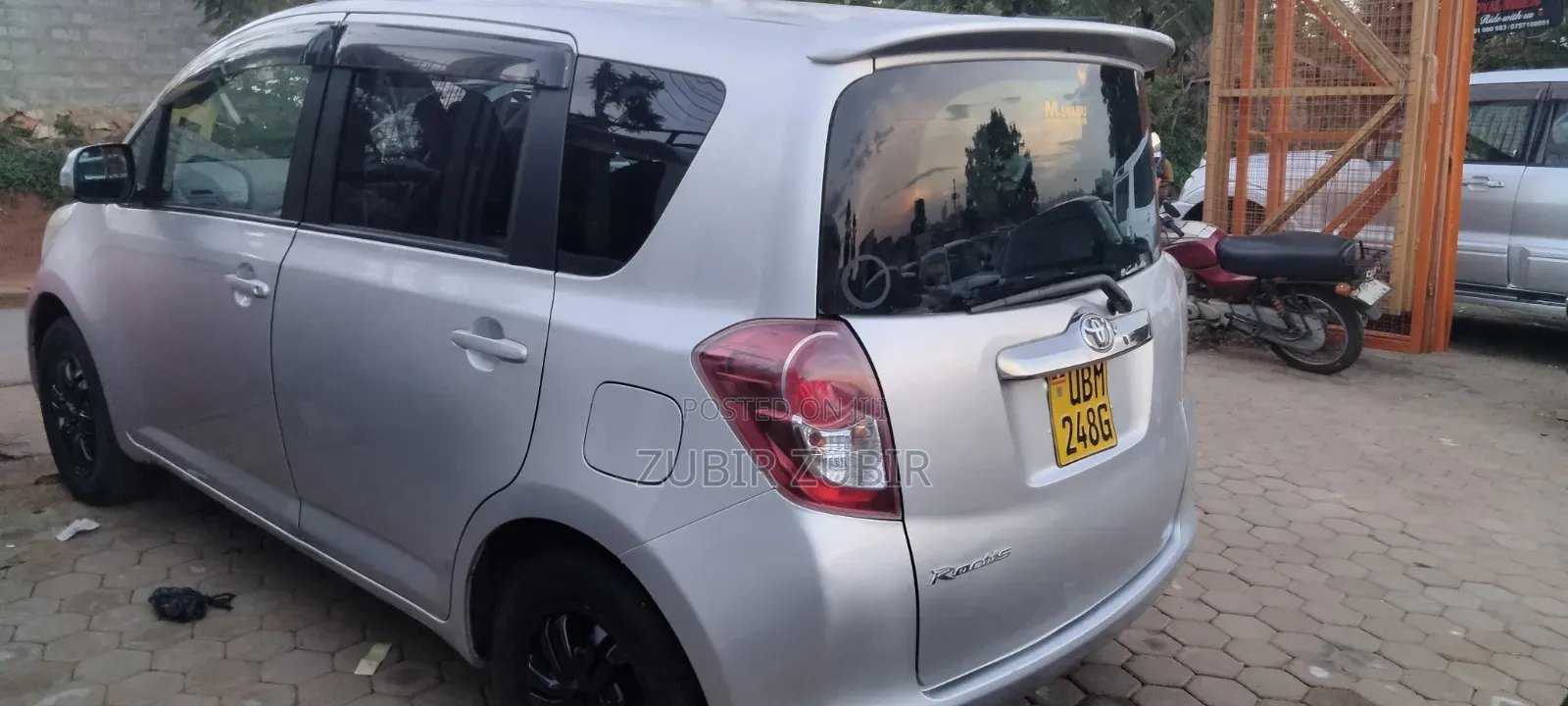 Toyota Ractis 2015 Silver
