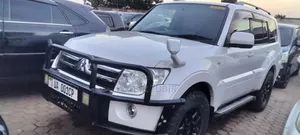 Mitsubishi Pajero 2010 White