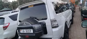 Mitsubishi Pajero 2010 White