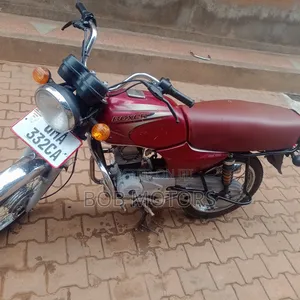 Bajaj Boxer 100 2025 Red