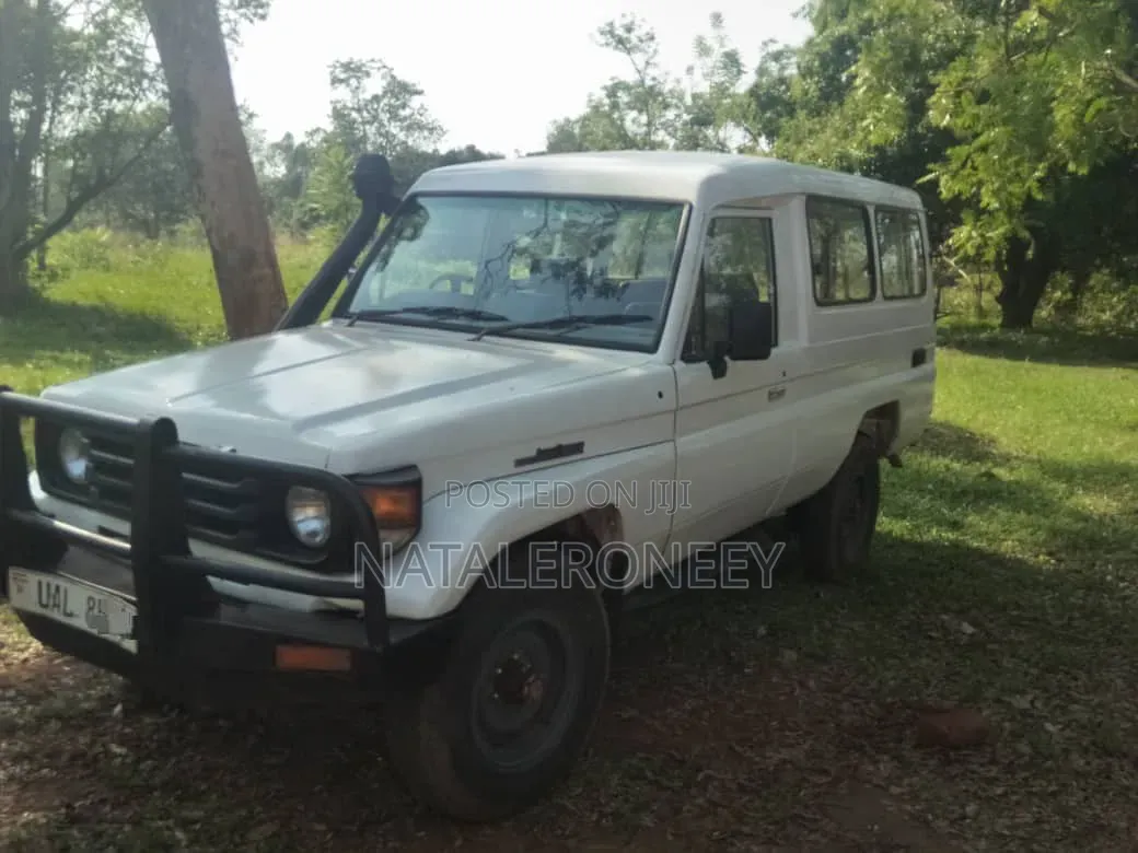 Toyota Land Cruiser 70 1989 White